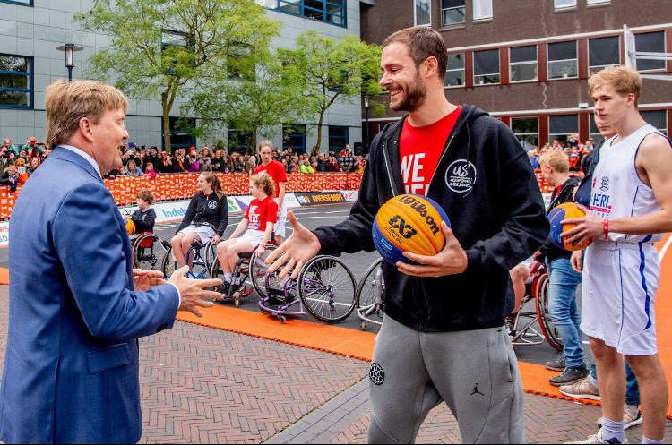 De koning meets Club van het Jaar.jpg